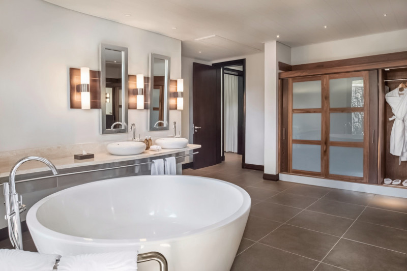 Badezimmer Beachfront Senior Pool Suite