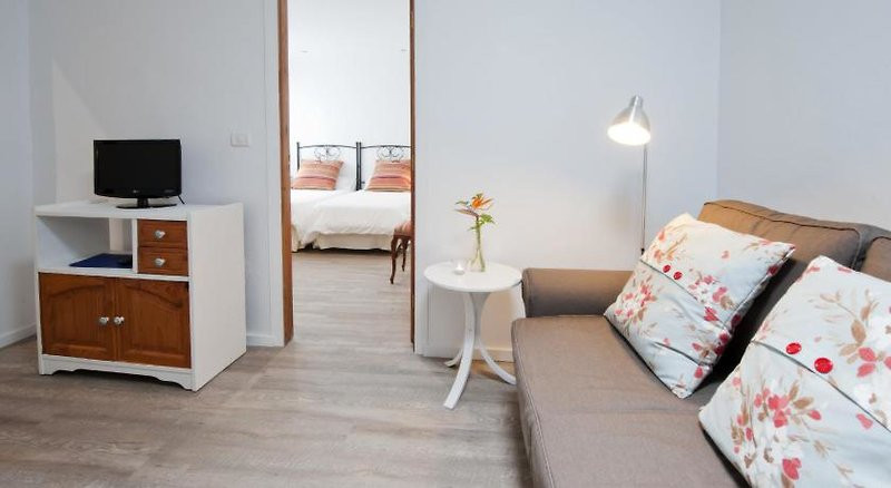 Apartamentos Adjovimar ●●○