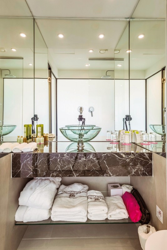 Napa Mermaid Hotel & Suites ●●●●○