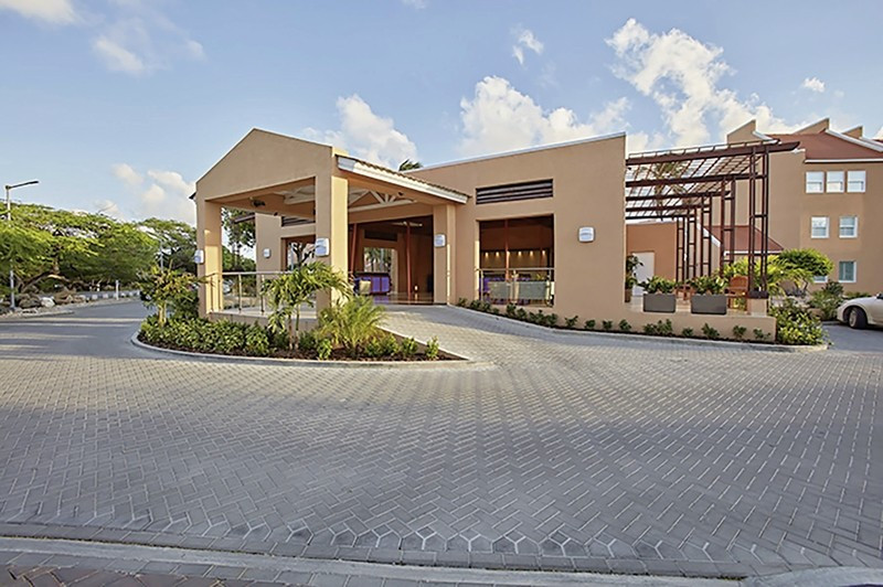 Divi Dutch Village Beach Resort ●●●○