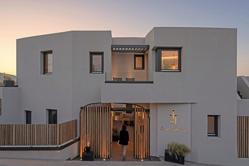 Apikia Santorini ●●●○