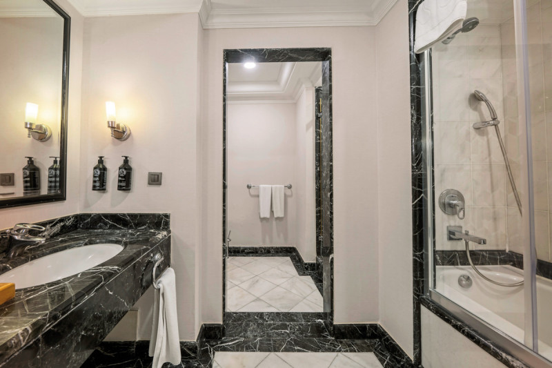 Wohnbeispiel Suite Deluxe Hauptgeb&auml;ude Meerblick