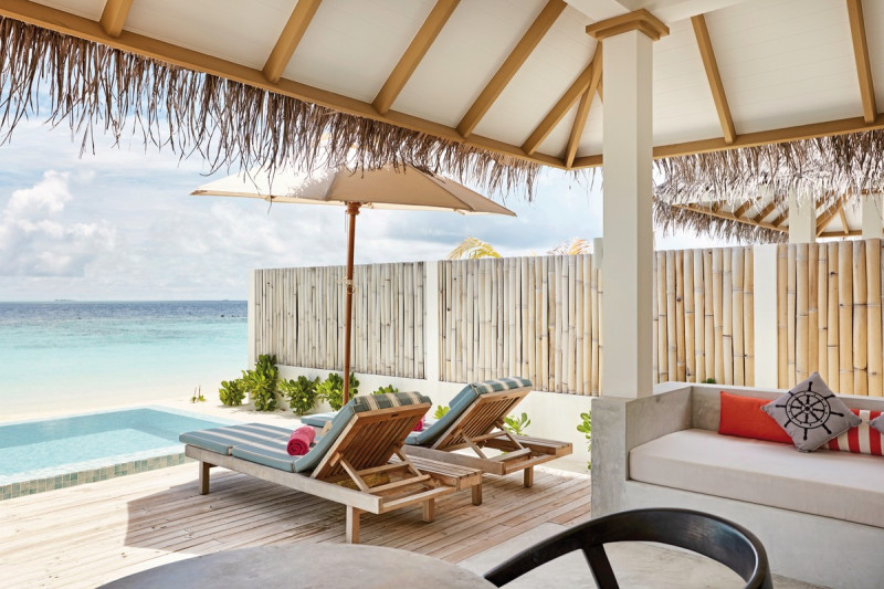 Beispiel Terrasse Family Beach Villa with Pool