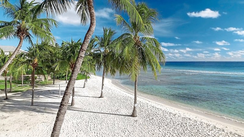 Coconut Court Beach Hotel ●●●