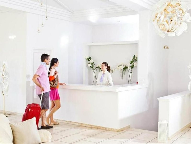 Mrs Chryssana Beach Hotel ●●●