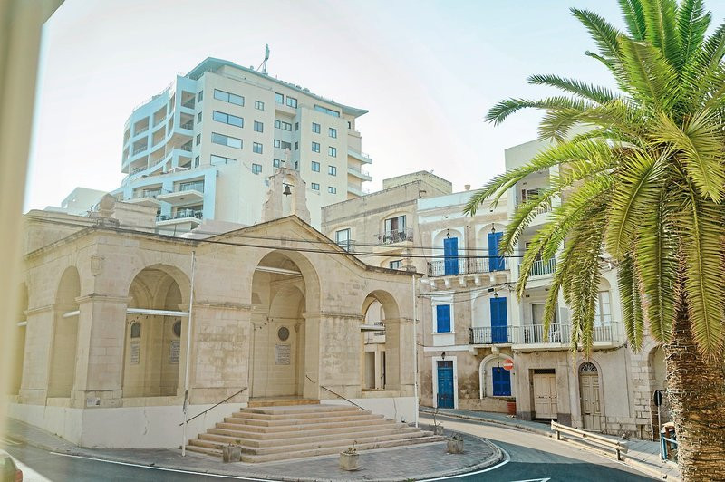 Gillieru Harbour Hotel ●●●