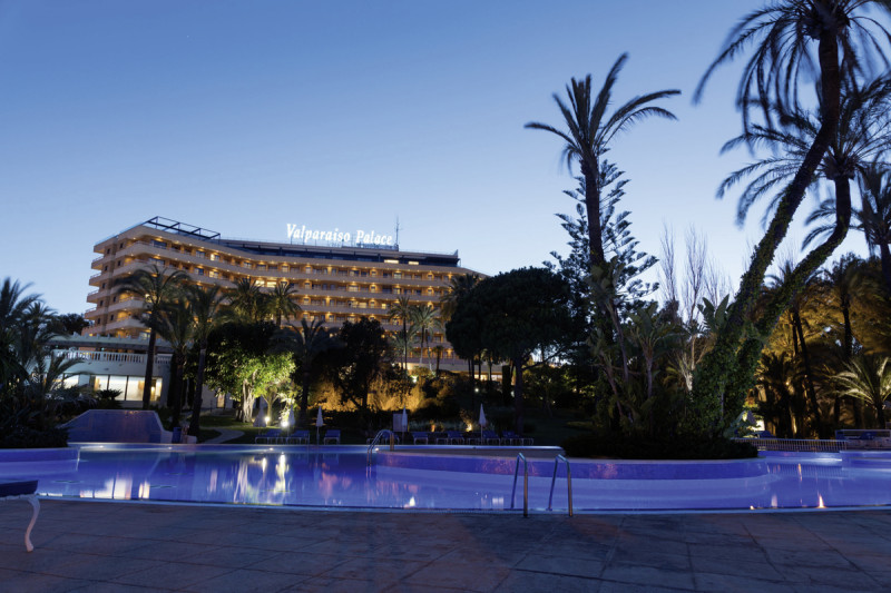 Au&szlig;enansicht bei Nacht