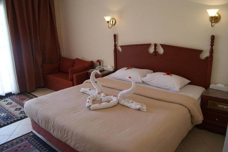 Aladdin Beach Resort ●●●