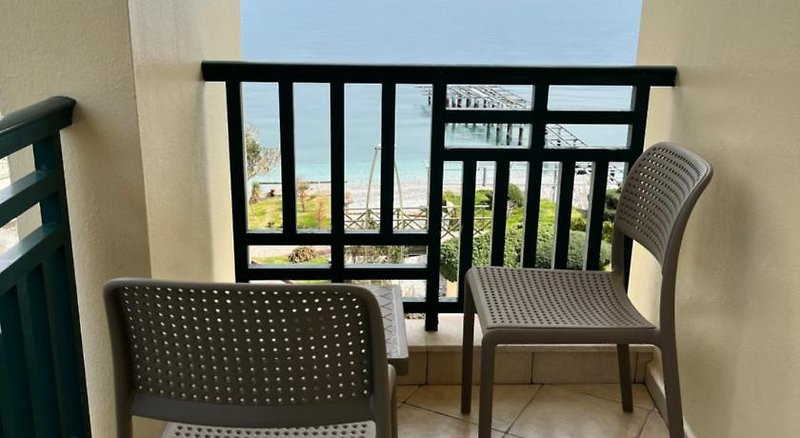 Golden Lotus ●●●●