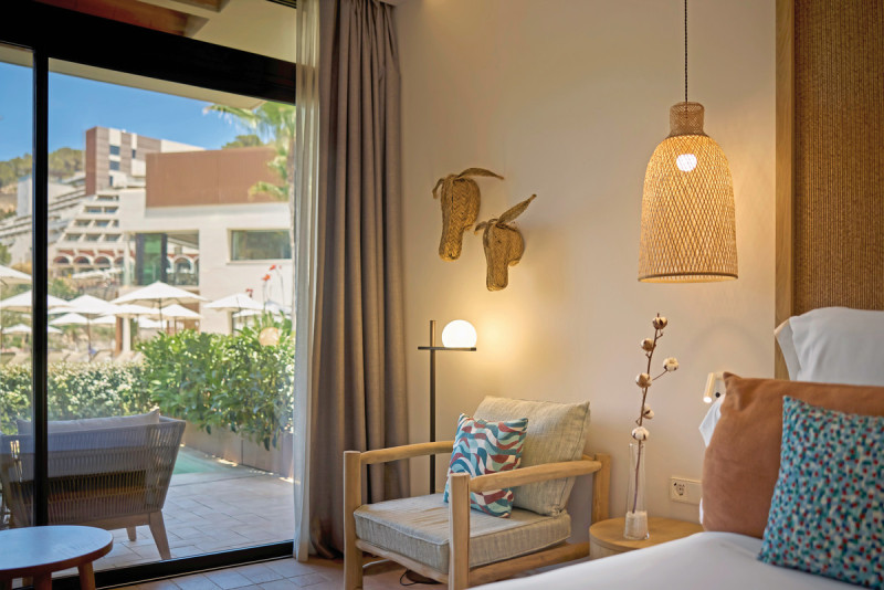 Wohnbeispiel Doppelzimmer Deluxe Poolblick