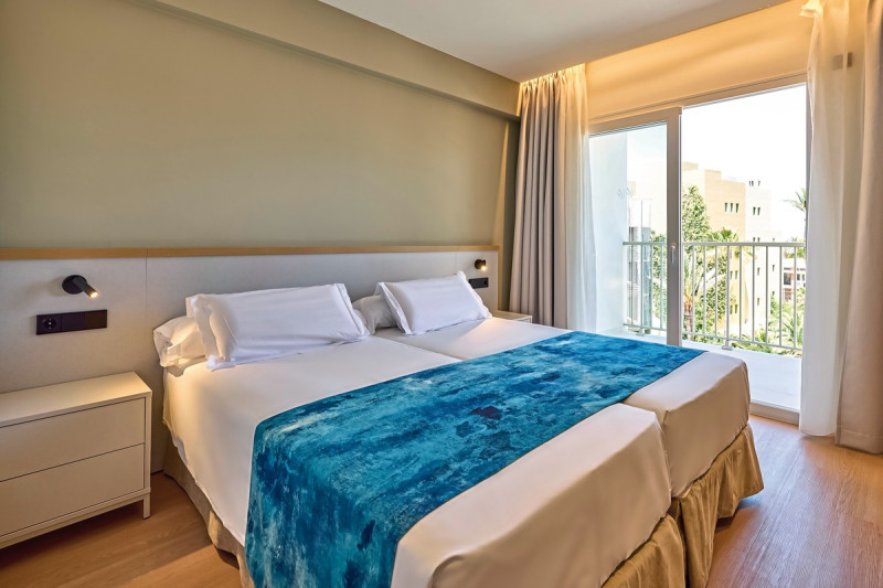 Universal Hotel RomÃ¡ntica ●●●●