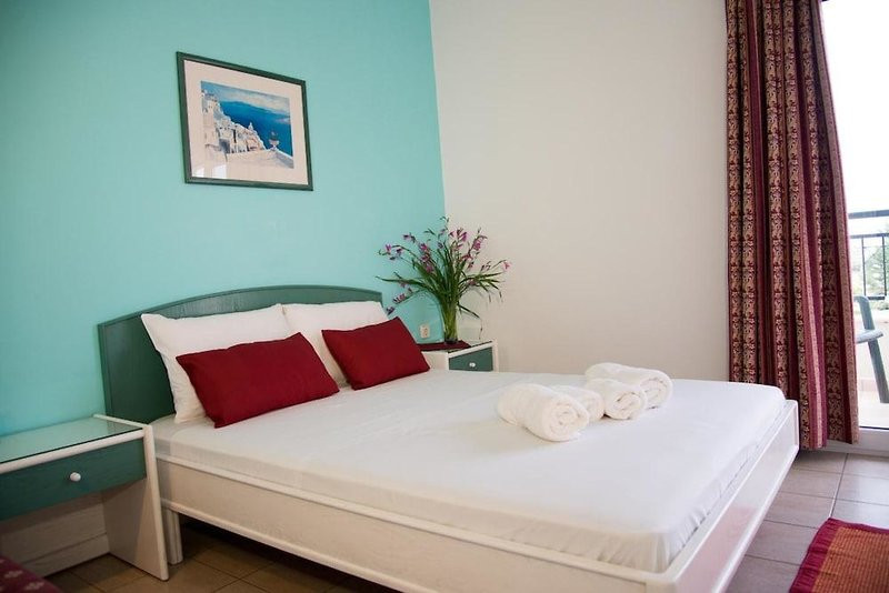 Theoni Apartments ●●