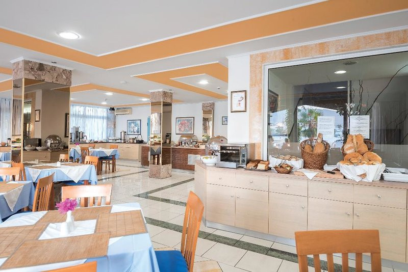 Kosta Palace ●●●○