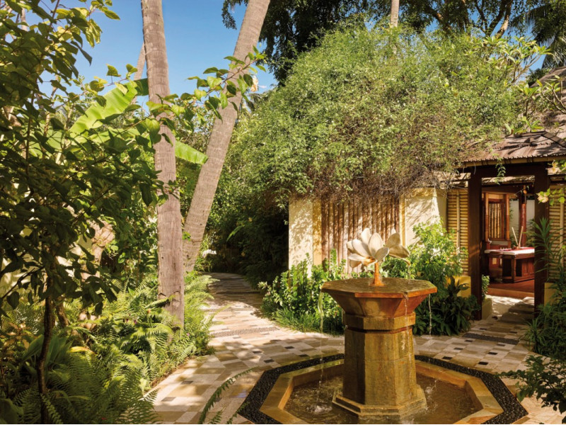 Royal Island Resort & Spa ●●●●