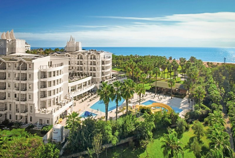 Royal Atlantis Beach Hotel ●●●●