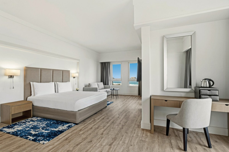 Wohnbeispiel Premium Room with SeaPool View