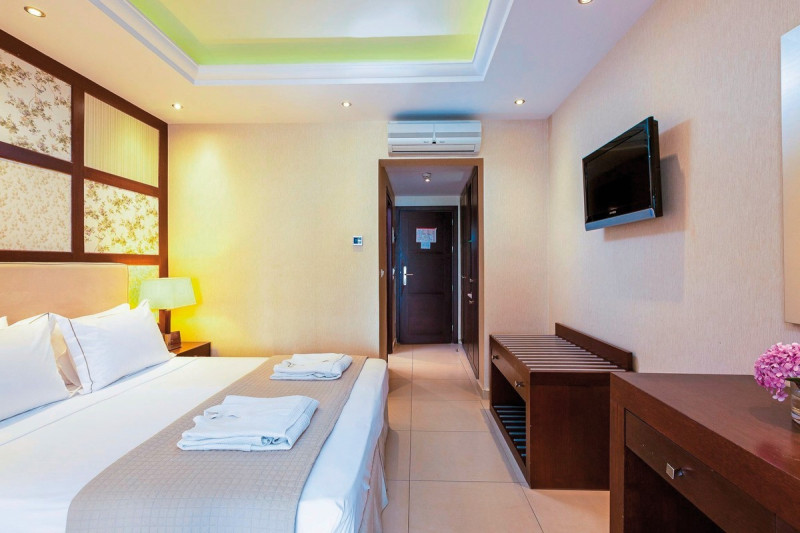 Theartemis Palace ●●●●○