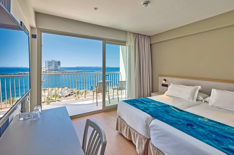 Universal Hotel RomÃ¡ntica ●●●●