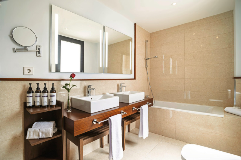 Beispiel Bad Suite frontaler Meerblick Preferred Club