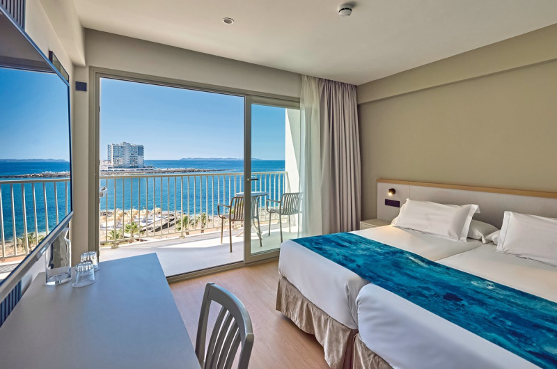 Universal Hotel RomÃ¡ntica ●●●●