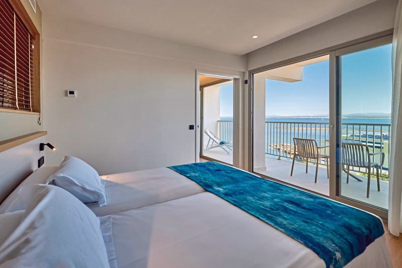 Universal Hotel RomÃ¡ntica ●●●●