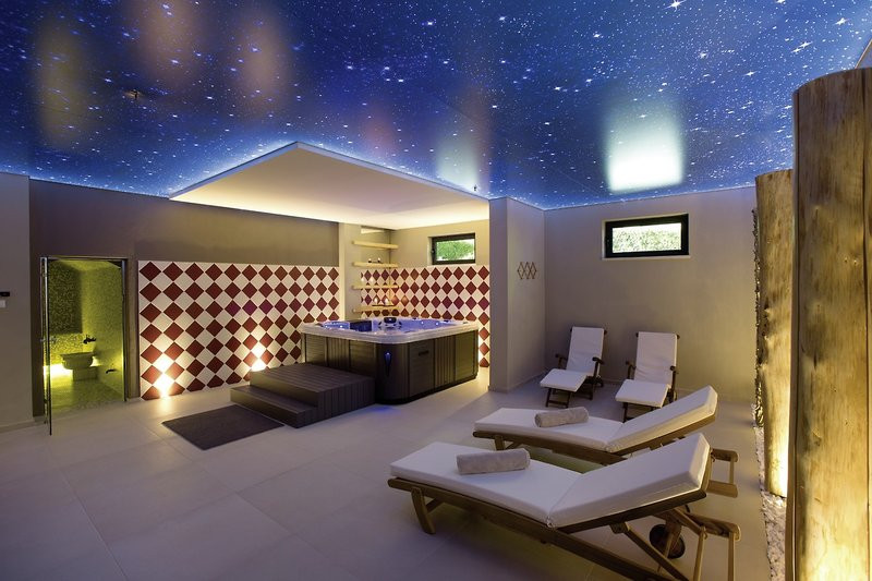 Atlantis Beach Hotel & Spa ●●●●●