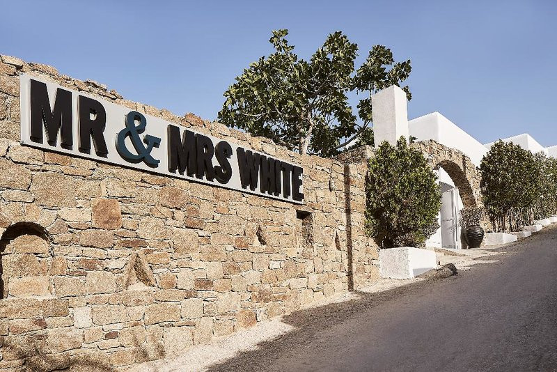Mr&Mrs White Mykonos ●●●●