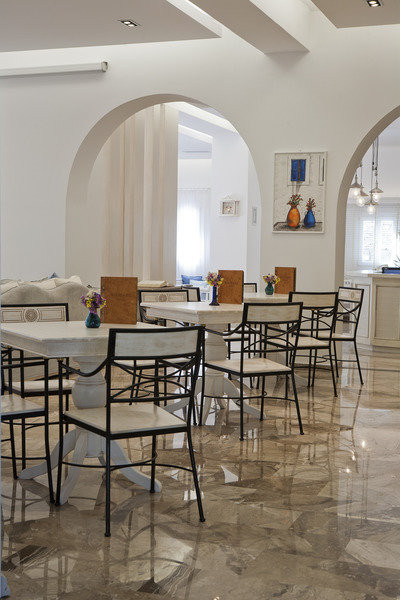 Kamari Hotel ●●●