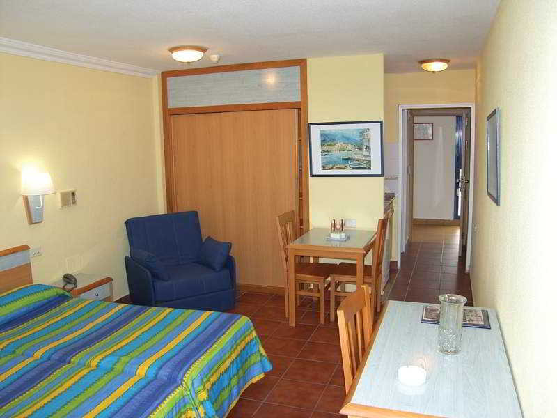 Aparthotel FolÃ­as ●●●