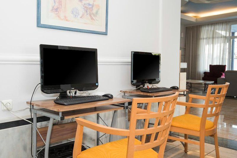 Kosta Palace ●●●○