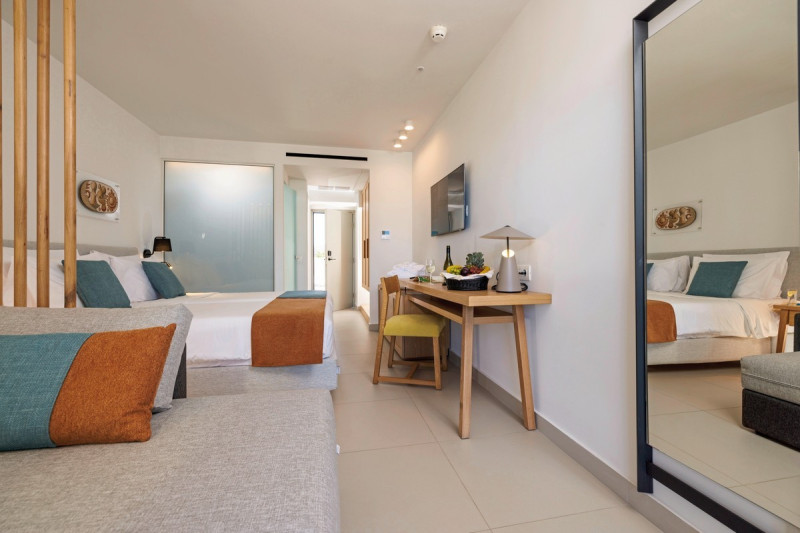 Anissa Beach ●●●●