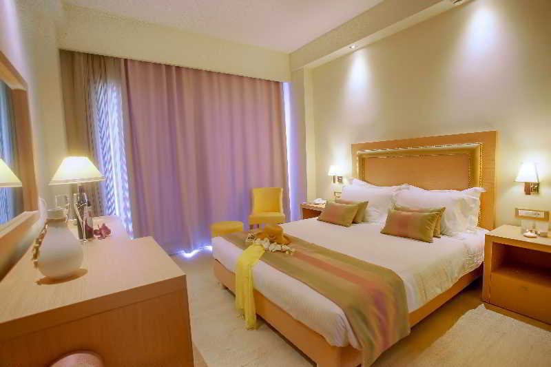 Alexandra Beach Hotel ●●●●