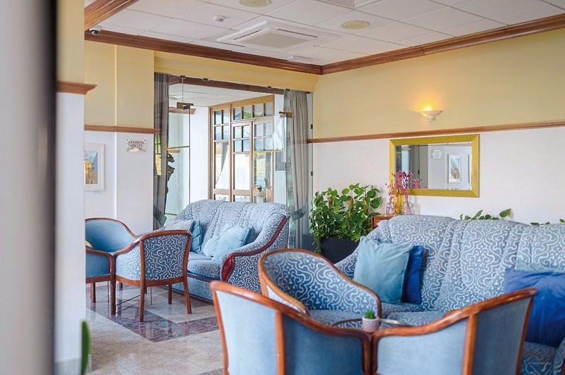 Gillieru Harbour Hotel ●●●