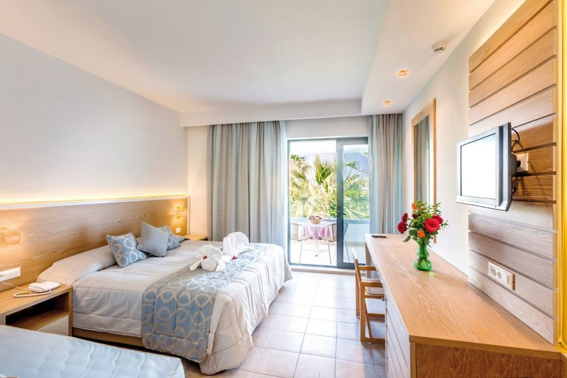 Tigaki Beach Hotel ●●●●