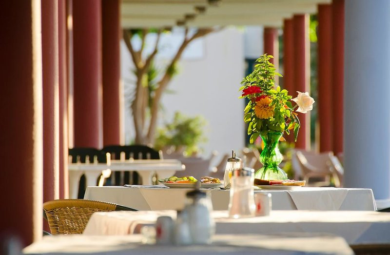 Kosta Palace ●●●○