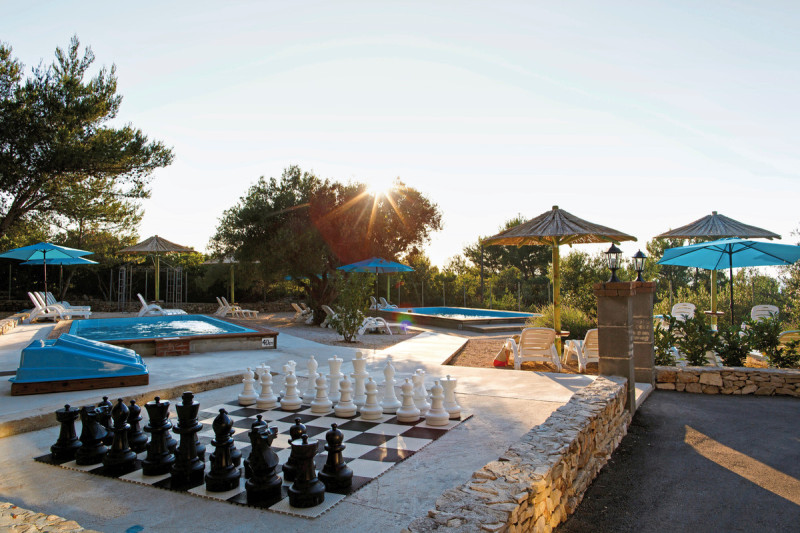 Waterman Beach Village Camp & Glamping