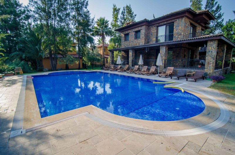 Holiday Calbis ●●●○