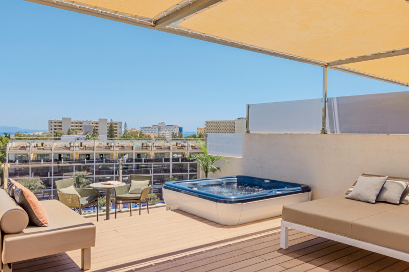 Beispiel Terrasse Suite 1 Schlafzimmer Penthouse Poolblick