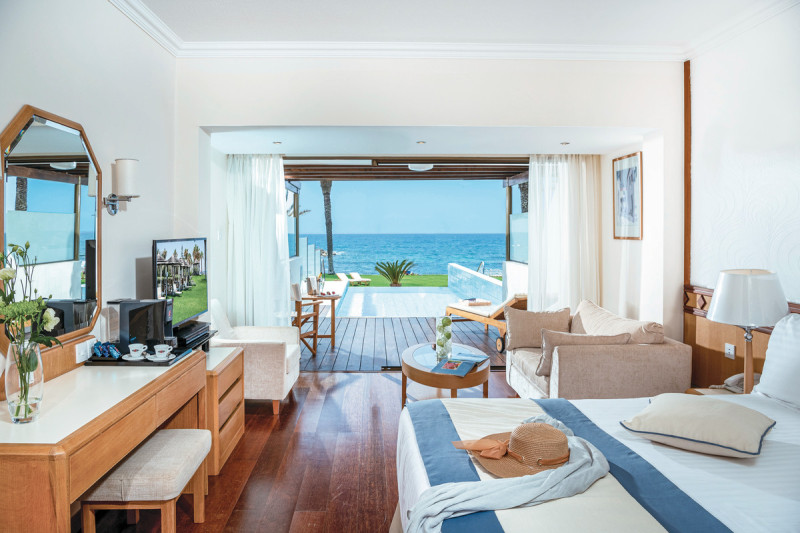 Wohnbeispiel Juniorsuite Meerblick mit Privat-Pool