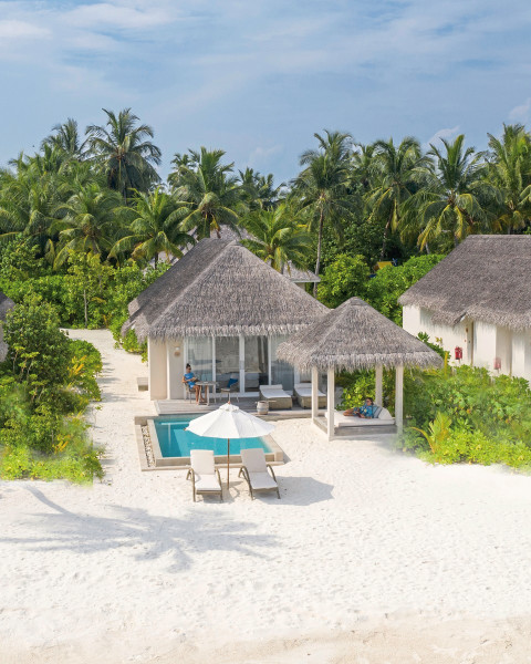 Deluxe Beach Villa with Pool