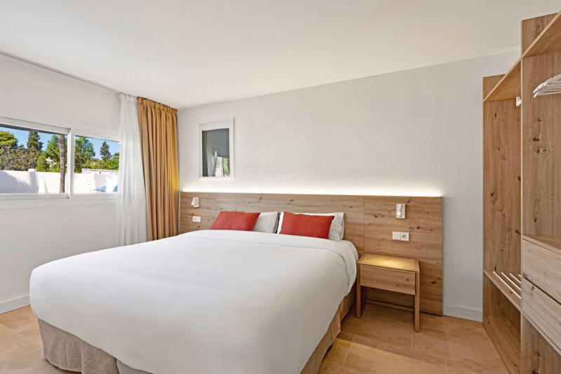 Palmanova Beach by THR