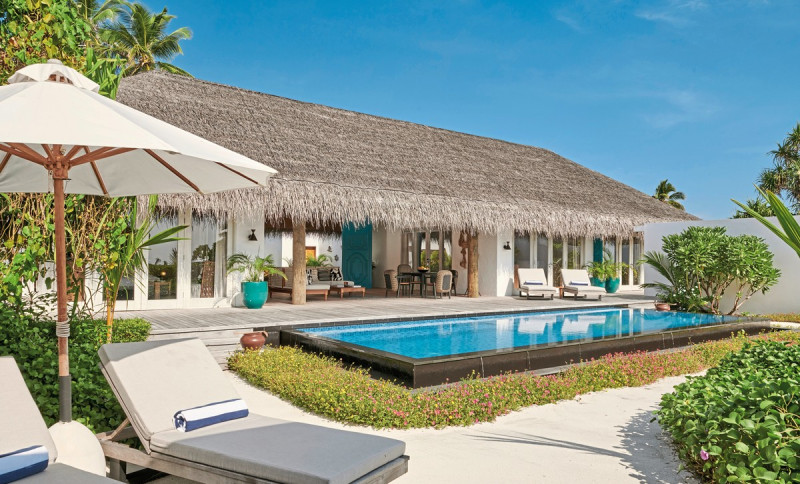 Three Bedroom Beach Sunset Villa with Pool