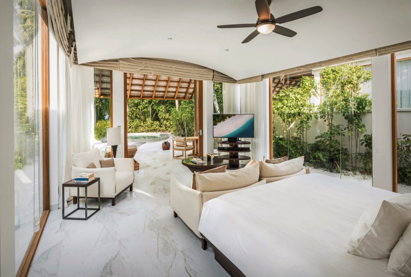 Deluxe Beach Villa with Pool