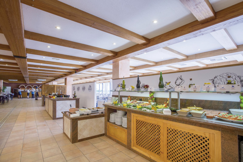 Royal Son Bou Family Club