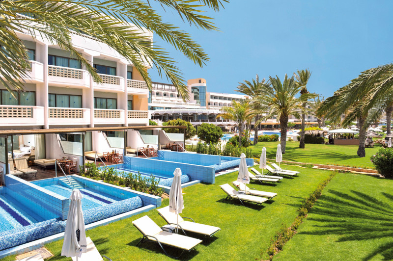 Wohnbeispiel Juniorsuite Meerblick mit Privat-Pool