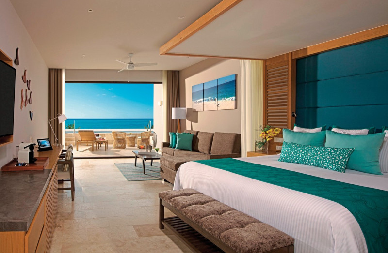 Preferred Club Juniorsuite Swim-Out Oceanview Adults