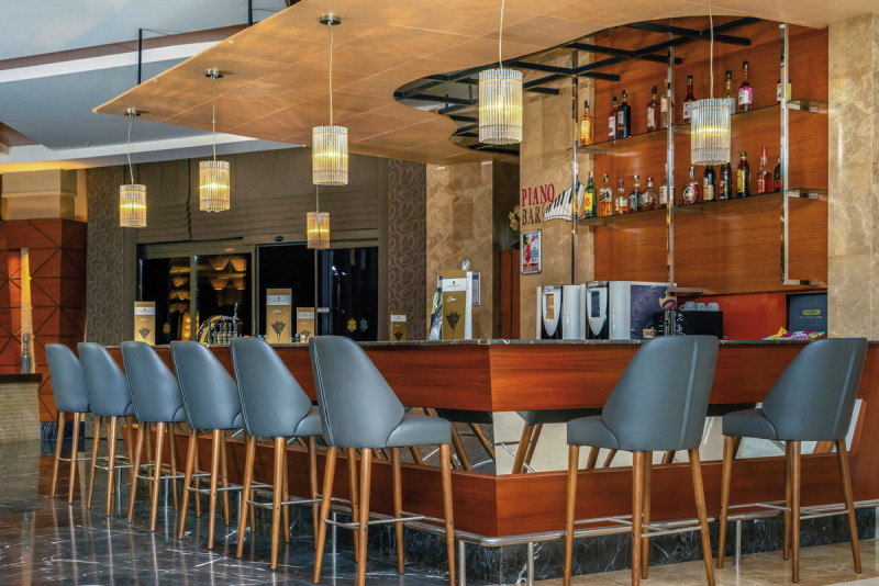 Commodore Elite Suites & Spa