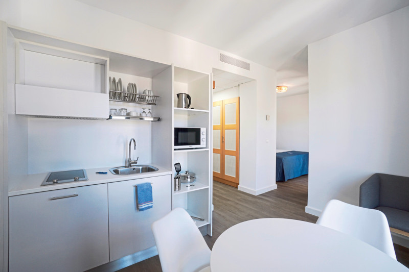 Wohnbeispiel Juniorsuite mit K&uuml;chenzeile