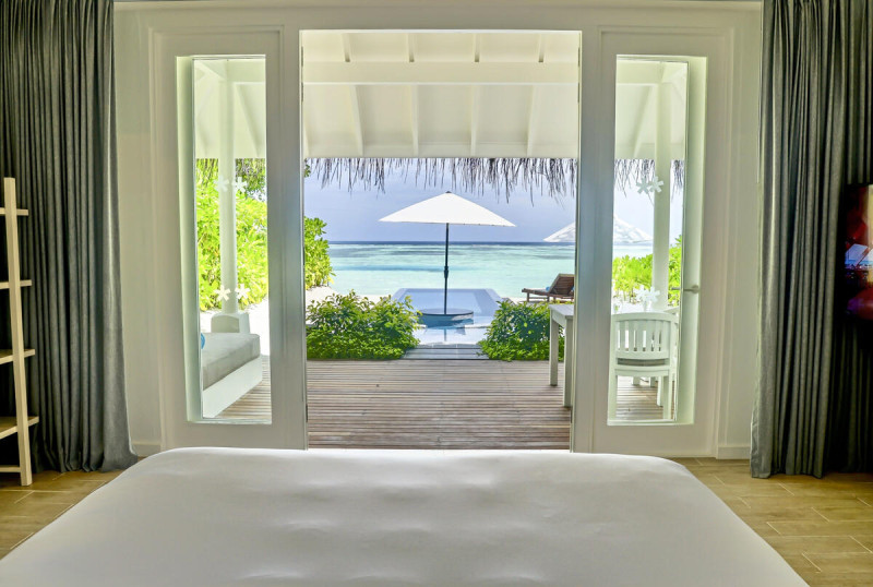 Wohnbeispiel Beachfront Infinity Pool Villa