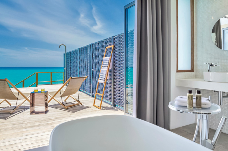 Wohnbeispiel Water Villa with Pool